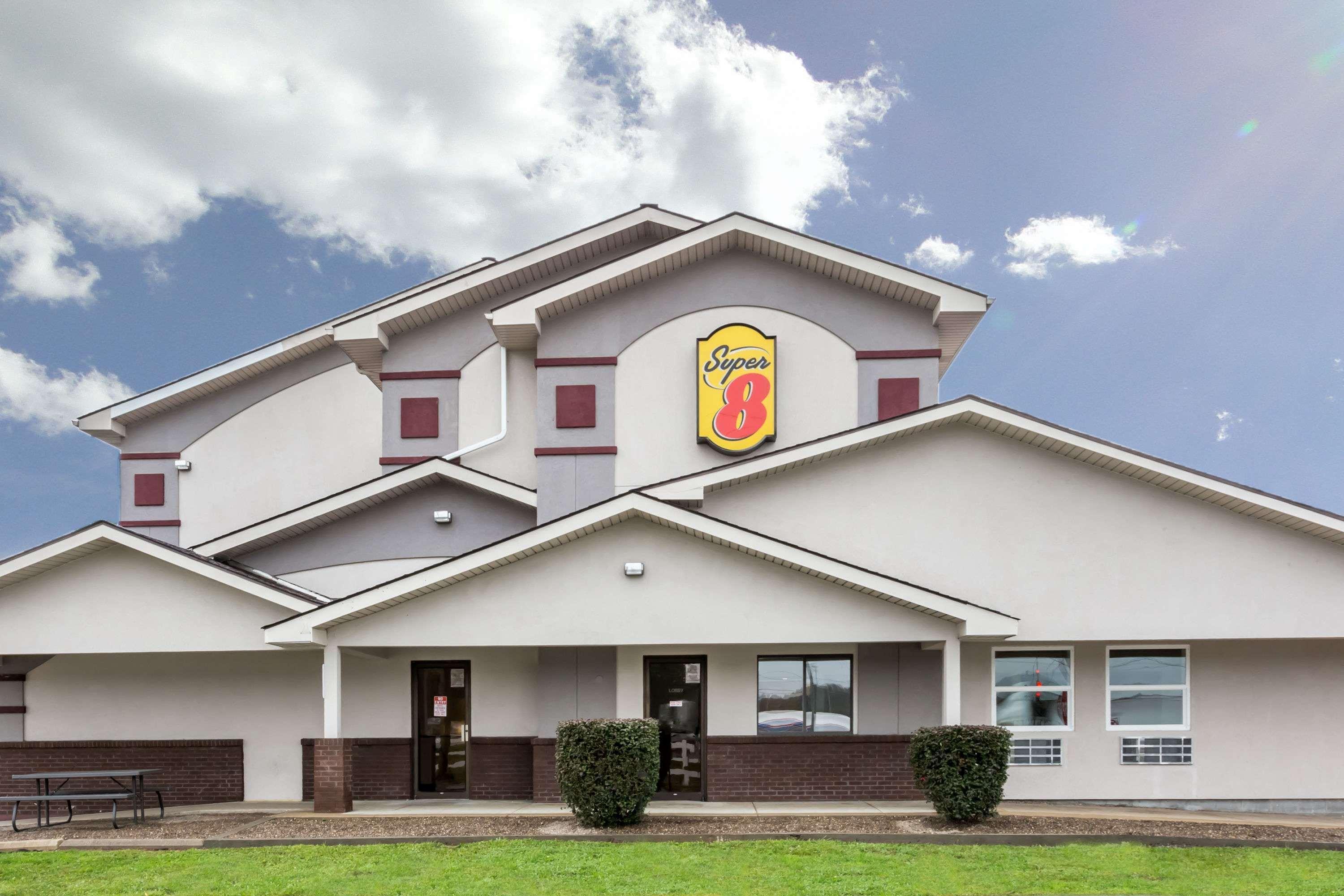 Super 8 By Wyndham - New River National Park * Summersville